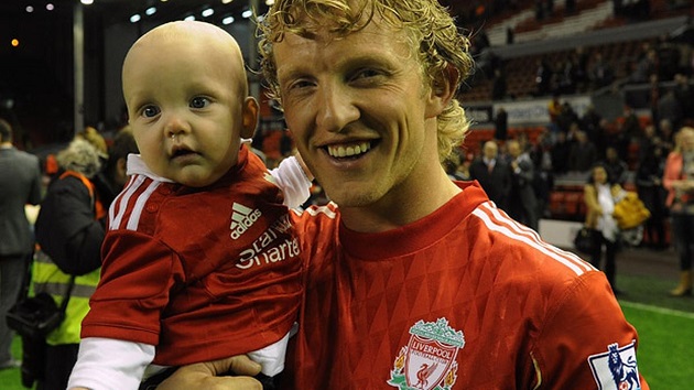Liverpool icon Dirk Kuyt stunned football fans with his dramatic new look as he ditched his usual curly blonde hair in an appearance - Bóng Đá