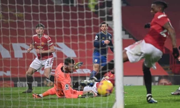 Man United vs Southampton: VAR controversially disallows Che Adams' goal - Bóng Đá