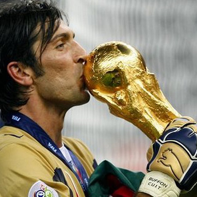 Gianluigi Buffon continues to make history with Juventus in Turin - Bóng Đá
