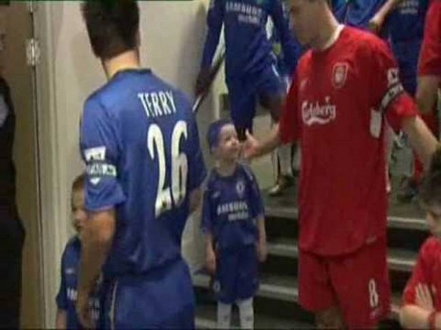 Chelsea mascot who pranked Steven Gerrard - what happened to him? - Bóng Đá