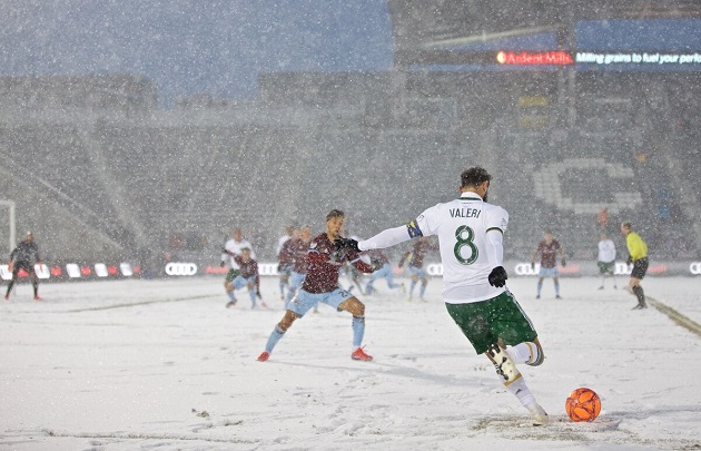 A referee’s eyebrows literally froze during the coldest game in MLS history - Bóng Đá