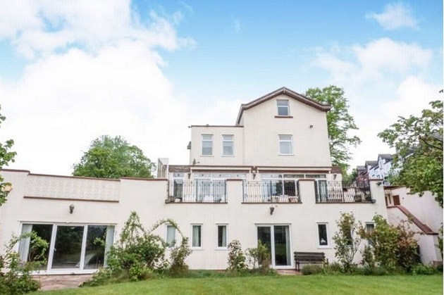 The historic Salford mansion that could be a Manchester United fan's dream home is up for sale - Bóng Đá
