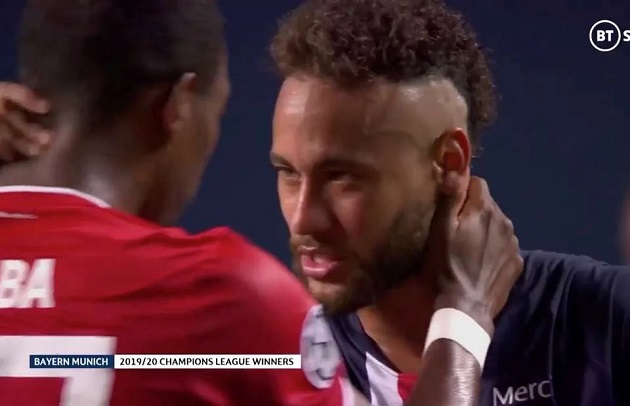 ROLES REVERSED Neymar consoles David Alaba  - Bóng Đá