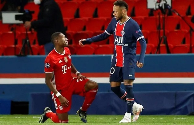 ROLES REVERSED Neymar consoles David Alaba - Bóng Đá