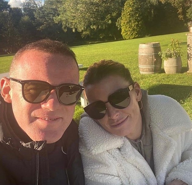 WAYNE'S HAVANA LAUGH Wayne Rooney building luxury whisky and cigar room in £20million mansion - Bóng Đá