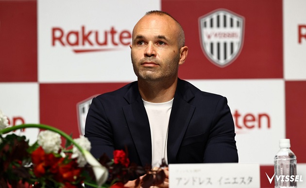 Ex-Barcelona star Iniesta signs two-year contract extension at Vissel Kobe - Bóng Đá