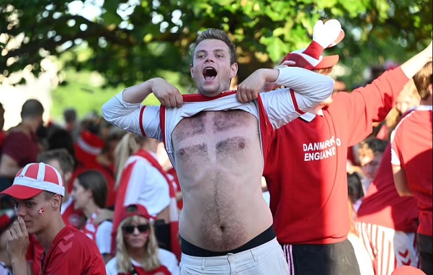Pain for the Danes: Fans are left crying in Copenhagen as their side’s battling Euro 2020 run is ended by England - Bóng Đá