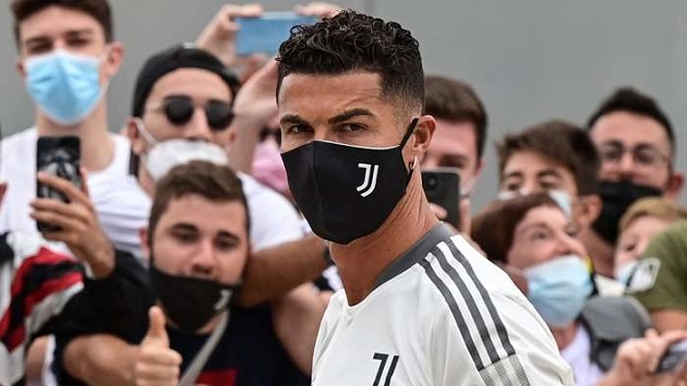 Ronaldo returns to Juventus training after summer of links to Manchester United and PSG - Bóng Đá