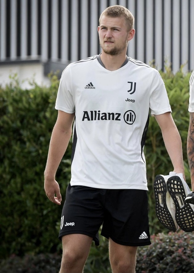 Matthijs de Ligt appears with new appearance at Juventus training - Bóng Đá