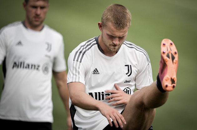 Matthijs de Ligt appears with new appearance at Juventus training - Bóng Đá