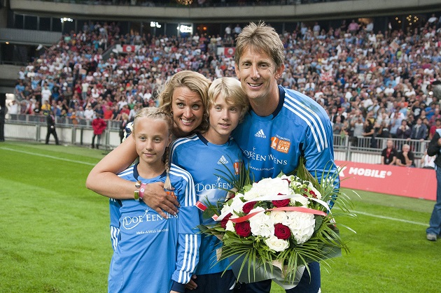 Van der Sar Testimonial - Bóng Đá