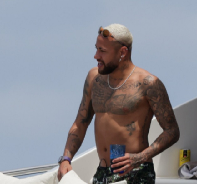 Neymar seems to have gained a lot of weight: new holiday photos are popping up - Bóng Đá