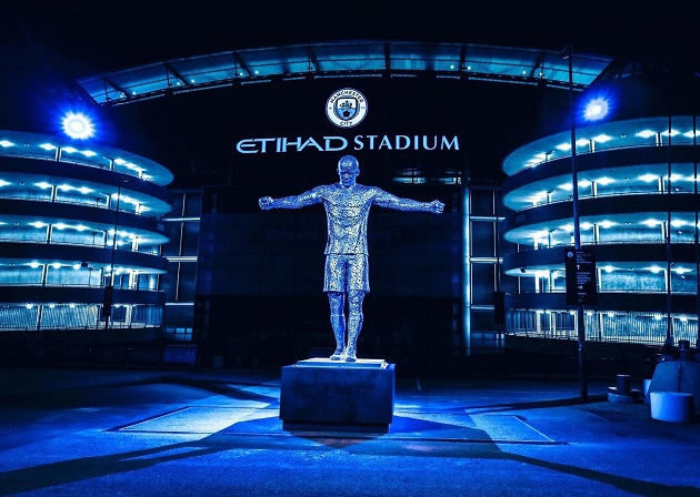 Manchester City unveiled statues of David Silva and Vincent Kompany at the Etihad  - Bóng Đá