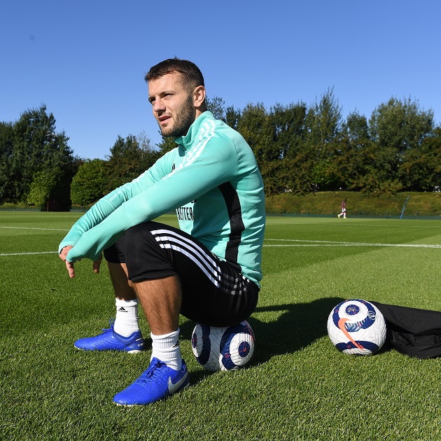 Đăng trên Twitter, Arsenal cho biết: “Chúng tôi đang giúp Jack tập luyện và chuẩn bị cho bước tiếp theo của anh ấy, trong khi anh ấy tiếp tục hoàn tất khóa học huấn luyện của mình."