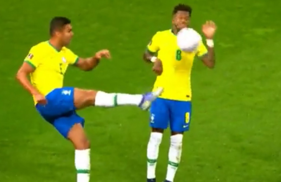 Watch: Casemiro accidentally kicks the ball into Fred’s face in Brazil win - Bóng Đá