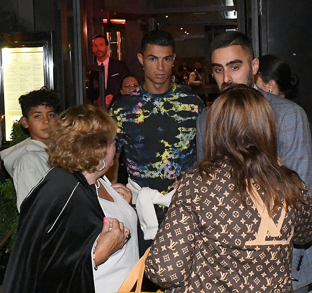 Cristiano Ronaldo and his family protected by former elite special forces twins who served in Afghanistan - Bóng Đá