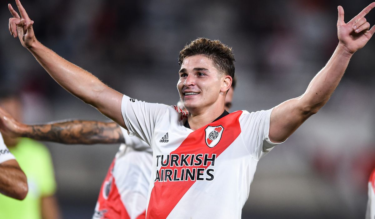 13.55 GMT: Ole says that Man United are now on the trail of River Plate star Julian Alvarez. - Bóng Đá