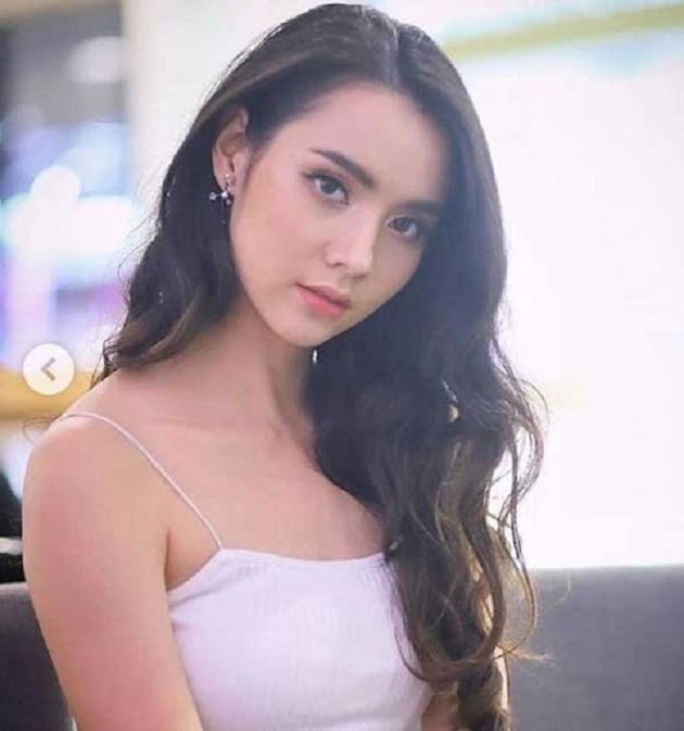 Mookda Narinrak là một người mẫu, vũ công và diễn viên người Thái Lan.