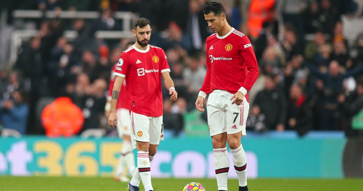Bruno Fernandes and Cristiano Ronaldo accused of setting bad example to Manchester United players - Bóng Đá
