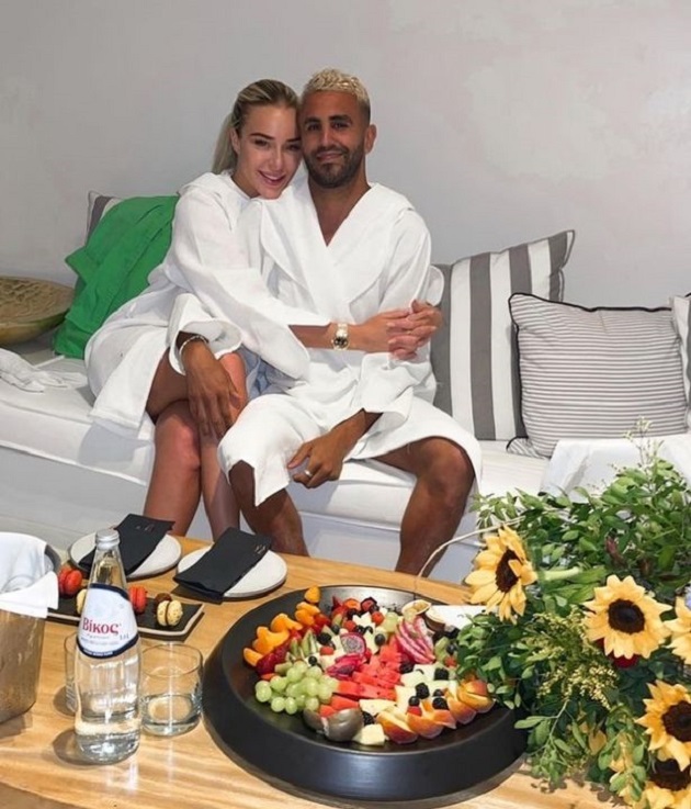 Riyad Mahrez's wife Taylor Ward announces she's expecting child with Man City star - Bóng Đá