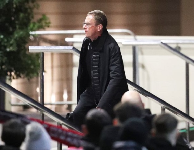 Man Utd players and Ralf Rangnick arrive at Lowry Hotel amid growing unrest - Bóng Đá