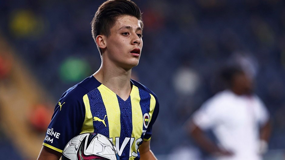 Report: Liverpool will have scouts watching 17-year-old this weekend, Mesut Ozil says he'll be a 'world star' - Bóng Đá