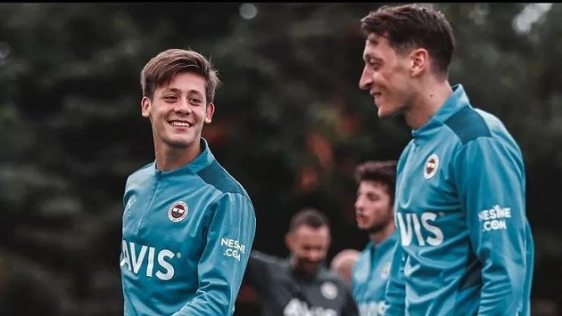 Report: Liverpool will have scouts watching 17-year-old this weekend, Mesut Ozil says he'll be a 'world star' - Bóng Đá