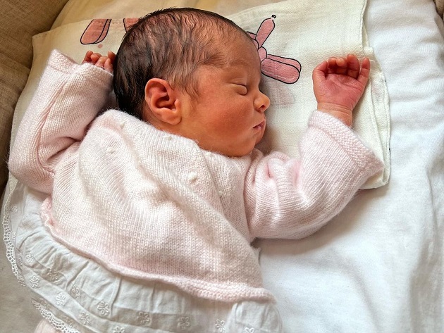 Cristiano Ronaldo's partner Georgina Rodriguez reveals they've named their newborn daughter Bella Esmeralda - Bóng Đá