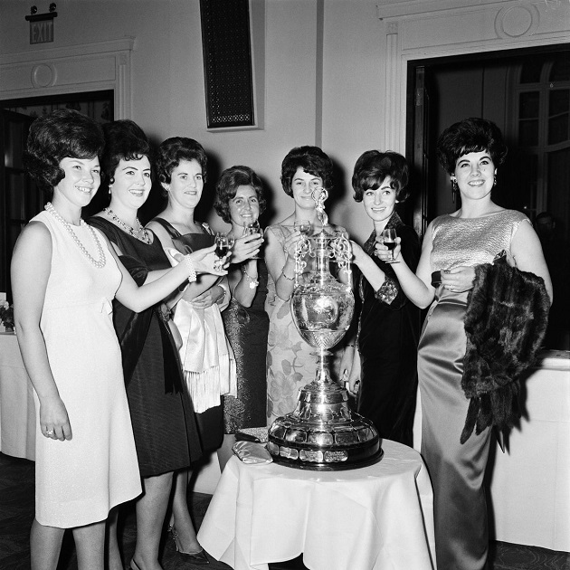 Stunning photos capture Everton and Liverpool WAGS of the 1960s - Bóng Đá