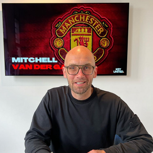 Mitchell van der Gaag will solve biggest problem in Manchester United dressing room - Bóng Đá