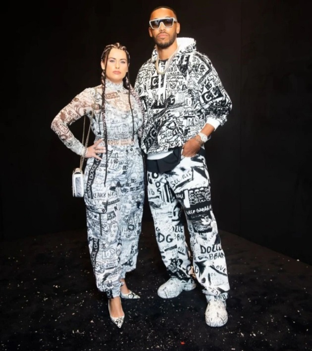 LOOKS DASHING Pierre-Emerick Aubameyang hangs out with Kim Kardashian as Chelsea star and wife attend Dolce & Gabbana SS23 show - Bóng Đá