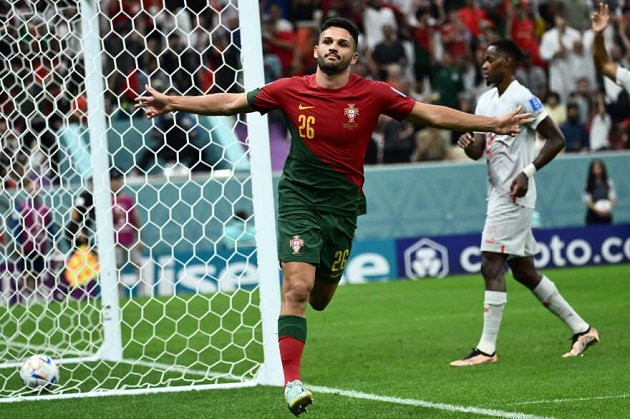 Ramos, người mới 2 tuổi khi Ronaldo ra mắt Bồ Đào Nha năm 2003, đã lập hat-trick đầu tiên tại World Cup năm nay.