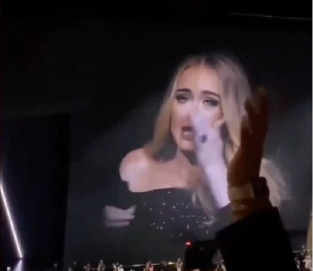 Adele bursts into tears on Las Vegas stage after England World Cup loss - Bóng Đá