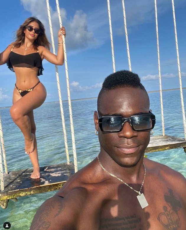 Balotelli and his girlfriend Francesca Monti: honeymoon in the Maldives. Photo - Bóng Đá