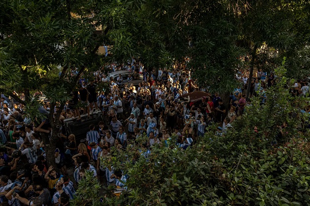 Free Beef and a Blue Bidet: Watching the World Cup at Maradona’s House - Bóng Đá