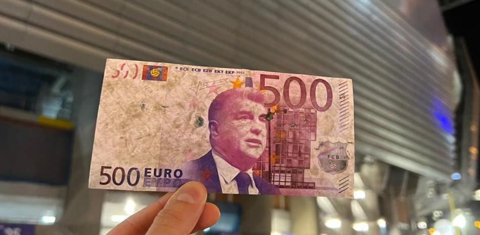 Real Madrid supporters throw €500 banknotes with Laporta's face on them before the Clasico clash - Bóng Đá