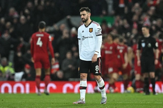 Gary Neville slams ‘disgraceful’ Bruno Fernandes for asking to be subbed during Liverpool mauling - Bóng Đá