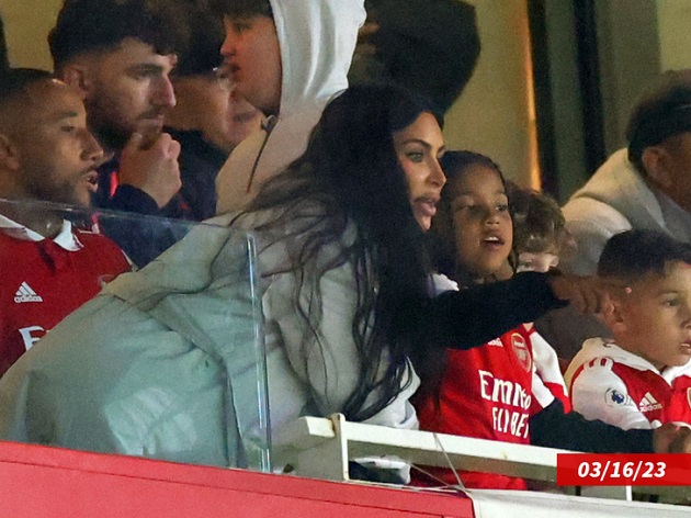 The Kim Kardashian curse is real! TV star watches Lionel Messi & PSG lose just days after attending Arsenal’s European exit - Bóng Đá
