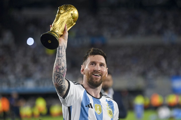 Each Argentina player got their own replica World Cup  - Bóng Đá