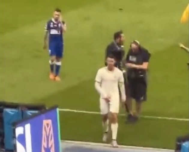 Đoạn video quay hành động của CR7 được lan truyền trên mạng xã hội.