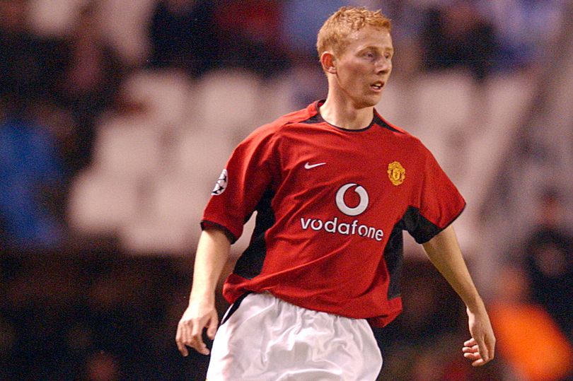 Ex-Man Utd ace who played in Champions League quit football aged 27 to become builder - Bóng Đá