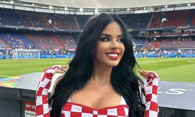 'World Cup's sexiest fan' Ivana Knoll cheers on Croatia in Nations League - Bóng Đá