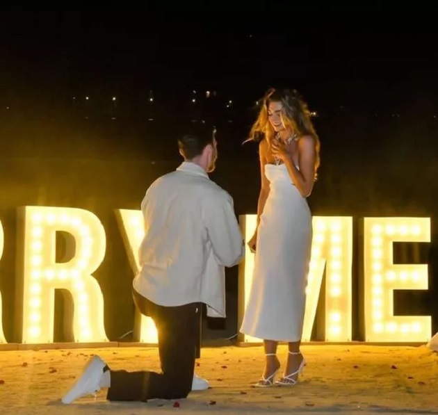 CHAR’S A STAR Wag Charlotte Russell wows in plunging white swimsuit following wedding to Kieffer Moore - Bóng Đá