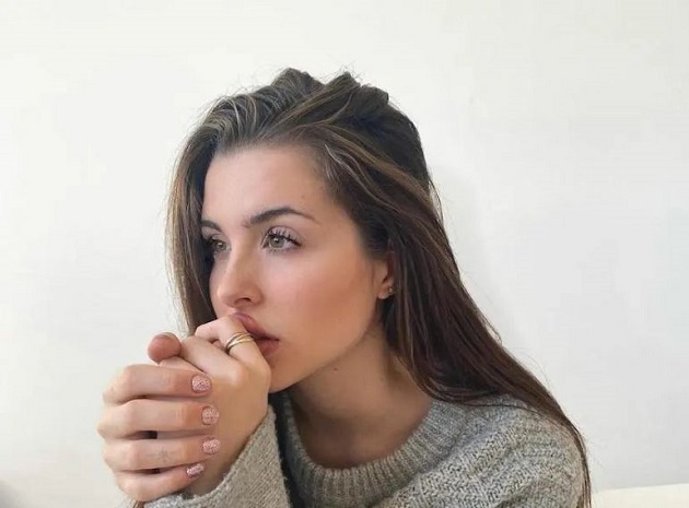 "Tôi chưa bao giờ có bất cứ điều gì với một cầu thủ bóng đá. Họ không thu hút sự chú ý của tôi. Đặc biệt là với những nỗ lực không mấy thú vị này để khiến phụ nữ nói chuyện với họ. Nó không dành cho tôi."