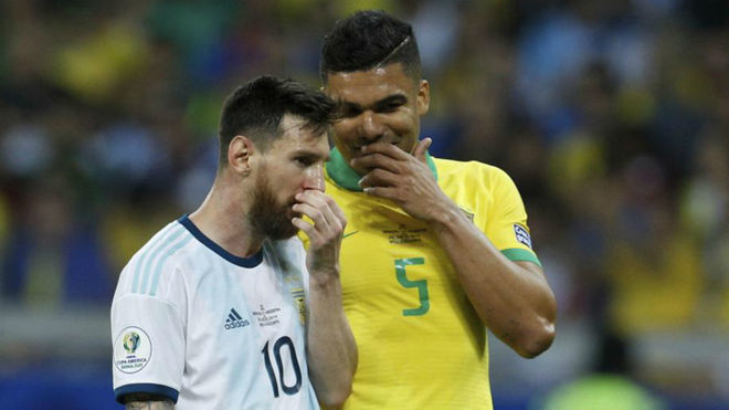 ‘Anyone who loves football will love him’ – Casemiro hails Lionel Messi - Bóng Đá
