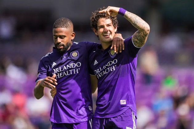 Pato cũng từng chơi cho những đội bóng như Villarreal, Orlando City và Tianjin Quanjian của Trung Quốc.