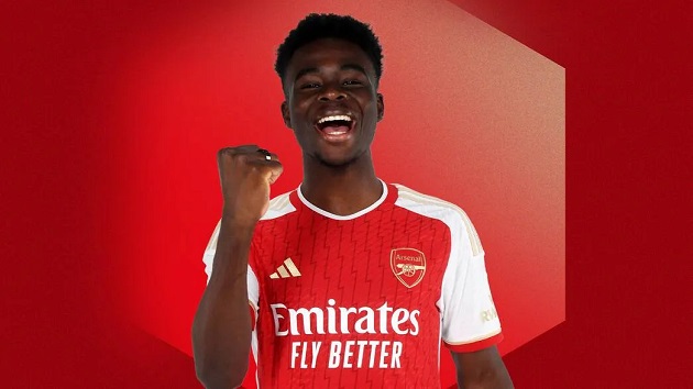 Anh tiếp tục phong độ ấn tượng trong trận mở màn Premier League của Arsenal khi ghi bàn trong chiến thắng 2-1 trước Nottingham Forest.
