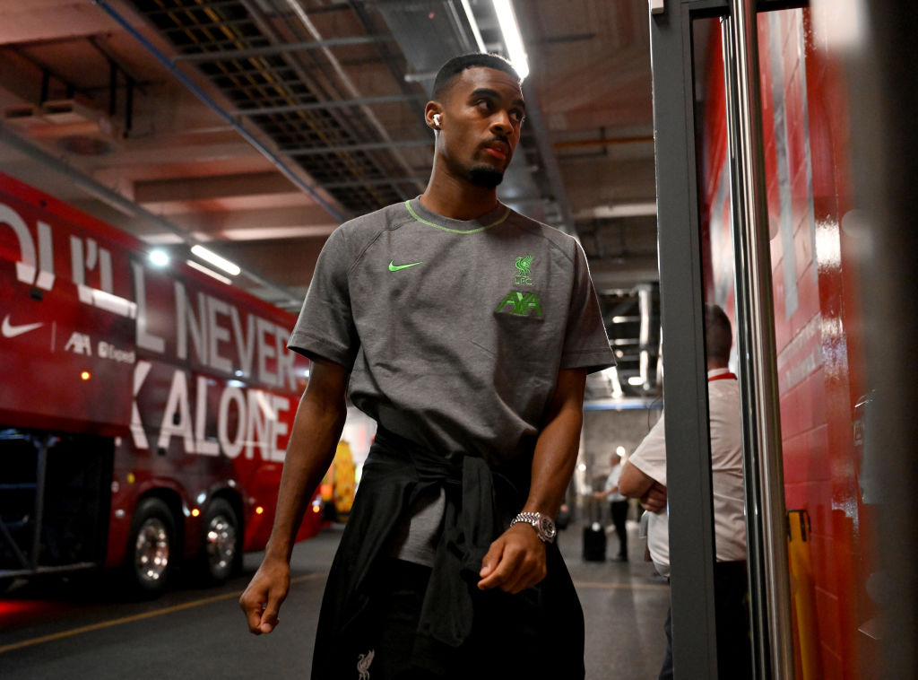 Ảnh bài viết Lý do Gravenberch phải theo dõi trận gặp Aston Villa từ khán đài