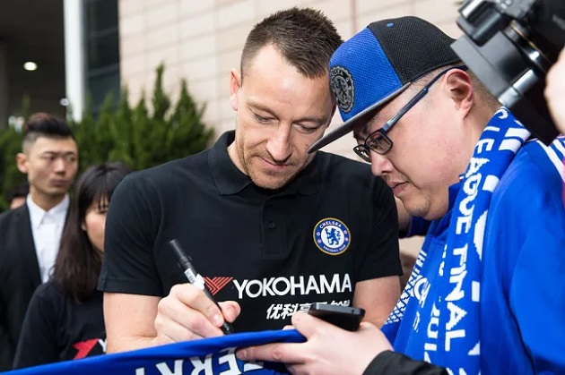 Chelsea legend John Terry defends charging fans £100 per autograph - Bóng Đá