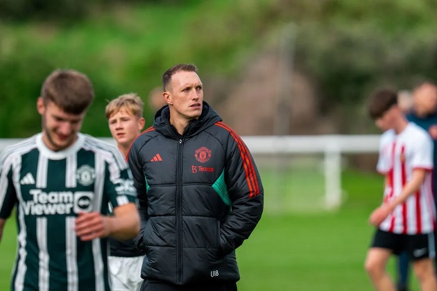 Phil Jones tiết lộ bước tiếp theo của sự nghiệp sau khi rời M.U